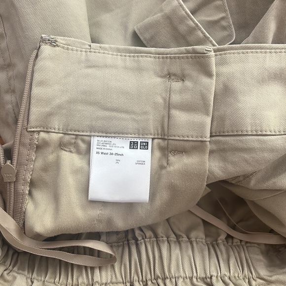 Uniqlo khaki pencil skirt with belt - Picture 3 of 3